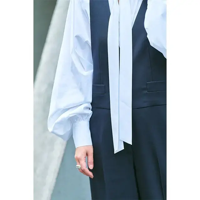 シャープなオールインワンには、キレのいい甘さをひとさじ