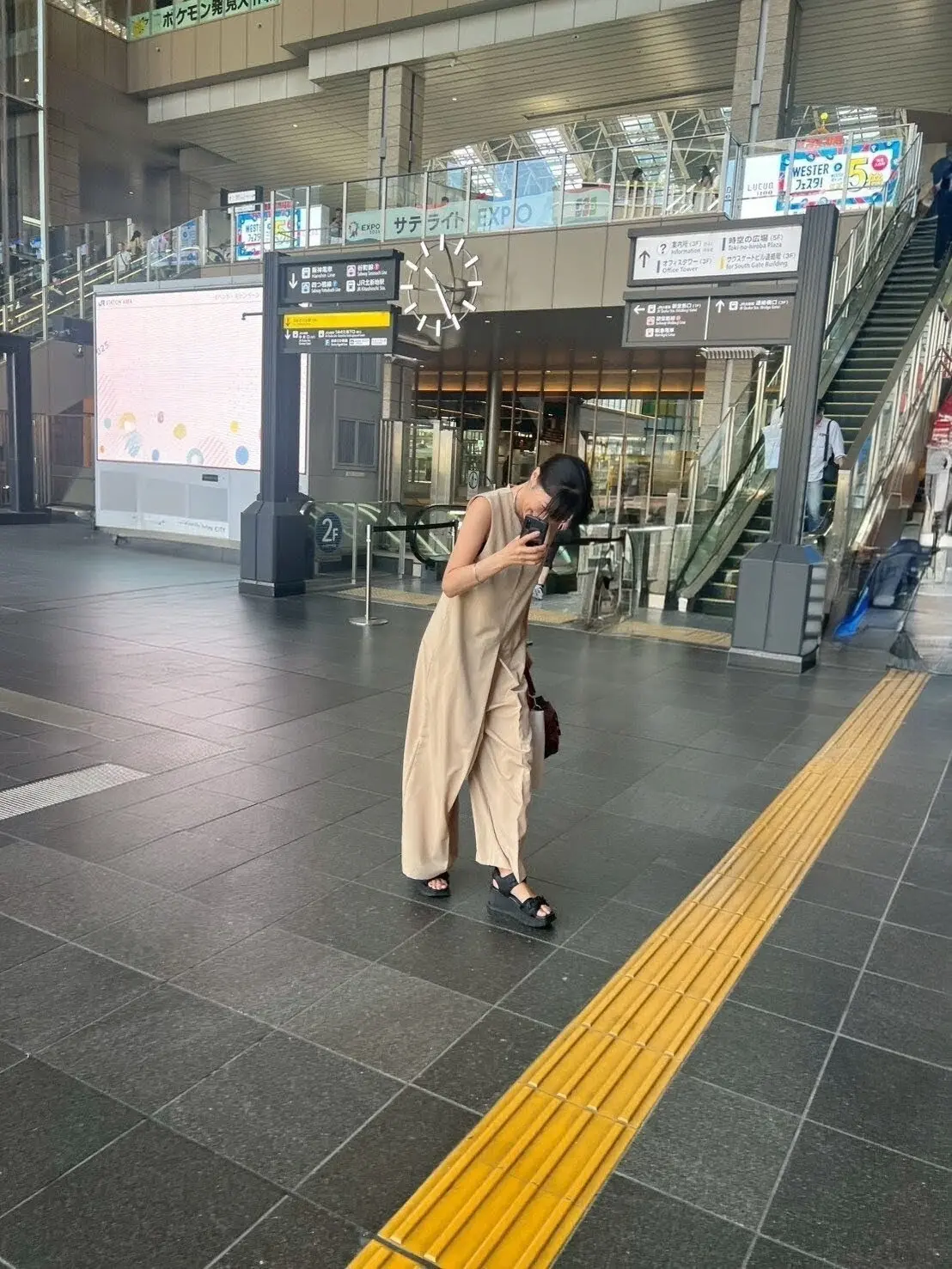 1年ぶりの大阪デート♡はベージュのオールの画像_3