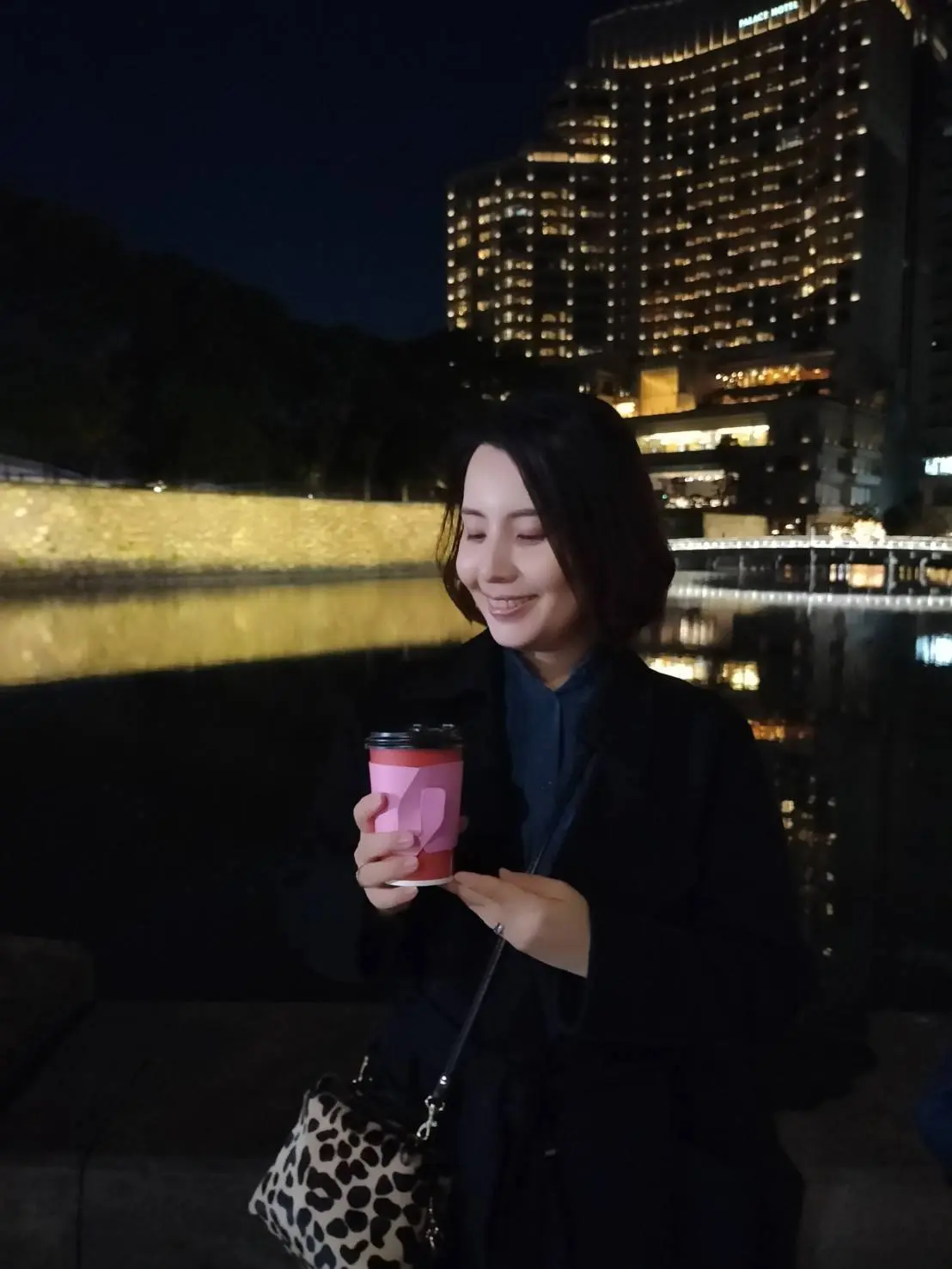 東京駅、行幸通り、40代ファッション、ルイ・ヴィトン、草間彌生、LVフィッシュカフェ