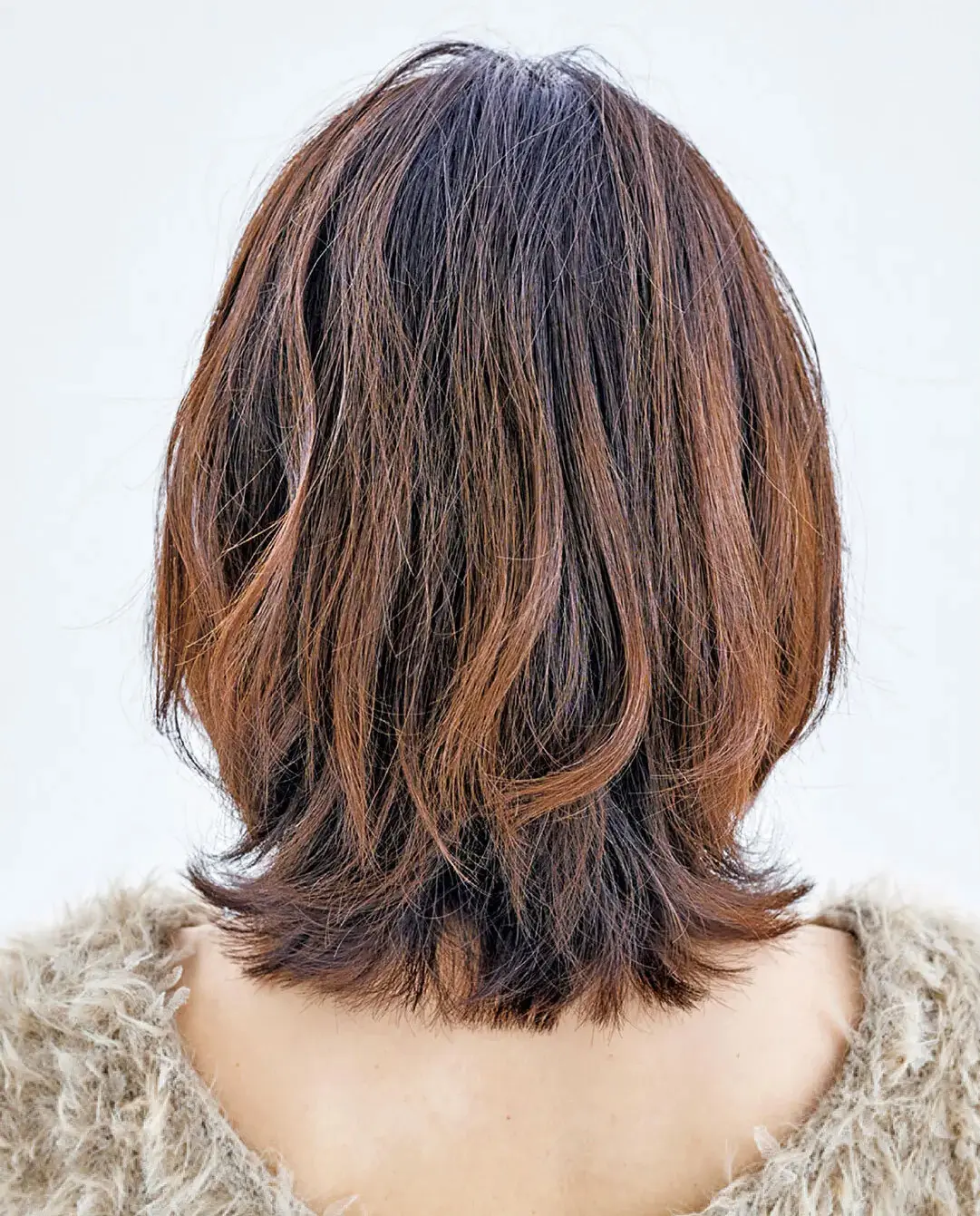 OurAge×Webエクラ　後ろから見たミディアムヘア　ヘアスタイル