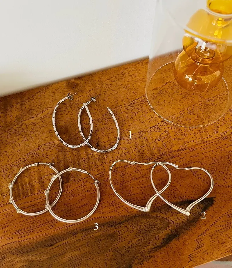 50代の耳もとがキラリ華やぐ！ショートヘの画像_4