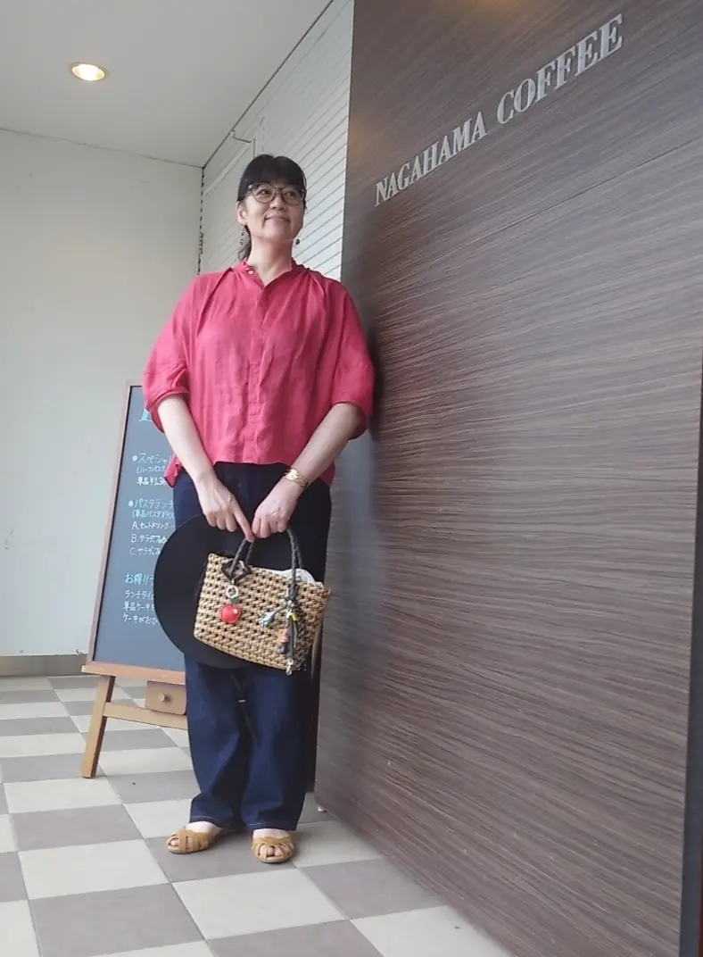 ナガハマコーヒー入口で全身スナップハットなし