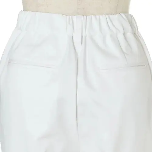 凛としたたたずまいをつくる服、井川遥さんの画像_5