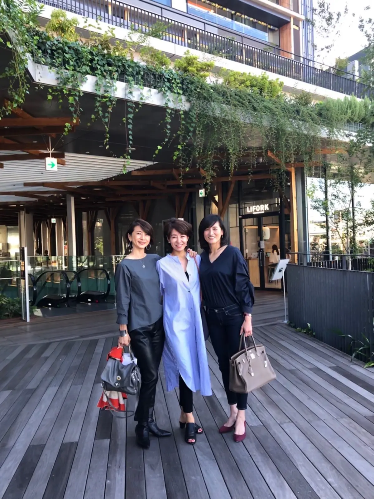 シャツ×デニム　秋の鉄板スタイルの画像_2