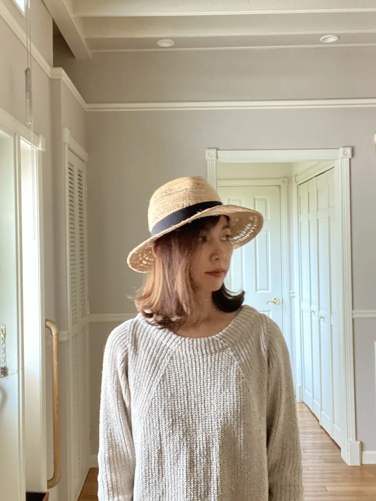 麦わら&フラットサンダルでマニッシュに。の画像_2