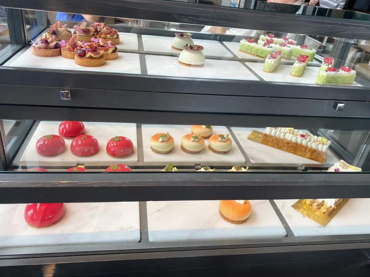 ZARAの美シルエットワンピ×黒1点投入の画像_7