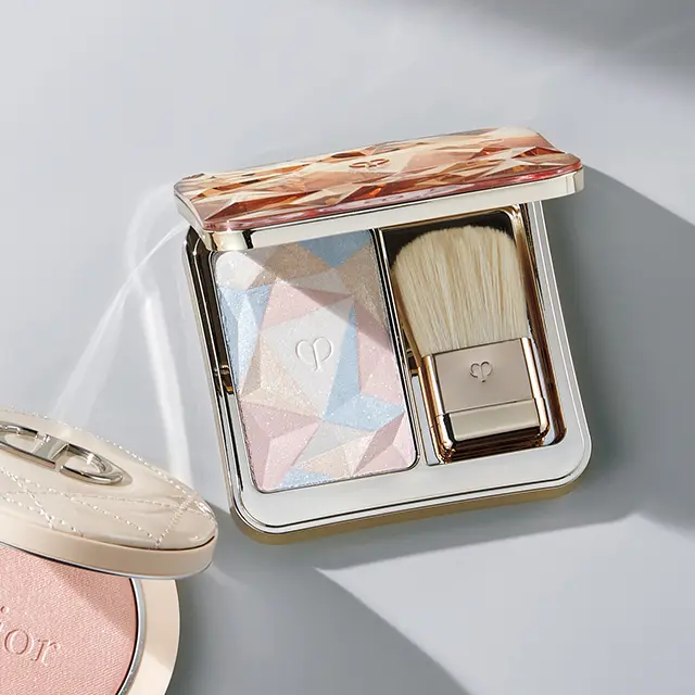 流れるような水ツヤが表情でまたたきいきいき感アップ