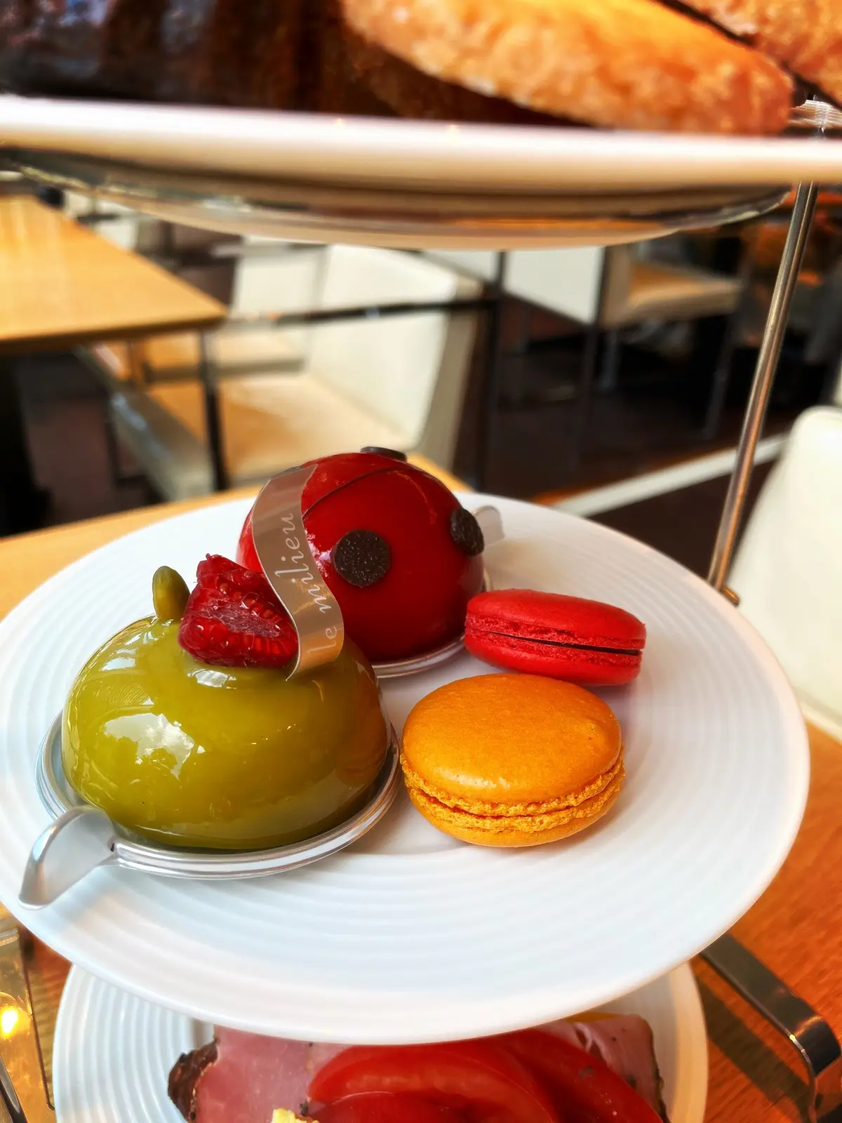 アフタヌーンティ　2段目　人気ケーキ