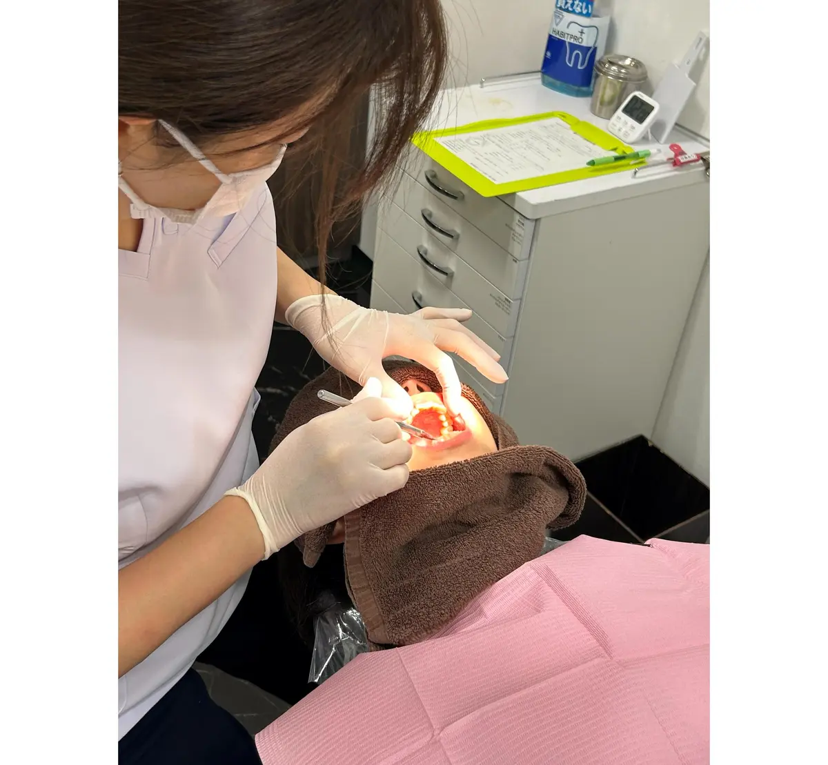 50代　歯並び　病院　歯列矯正　実際の診断中の写真