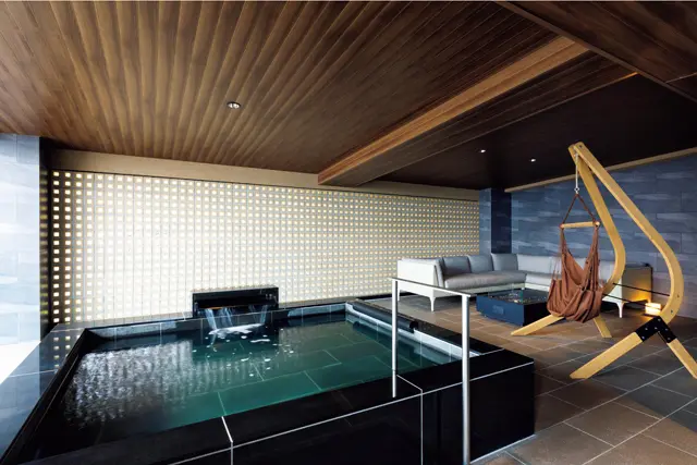 全4タイプ、25室の客室には、全室支笏湖を望むプライベートスパが備えられている。部屋も100〜270㎡まで、ゆったりとしたつくり