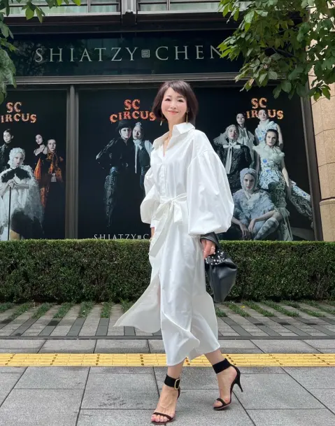 おしゃれなアラフィーの「夏ワンピース」今年らしい着こなしとは？