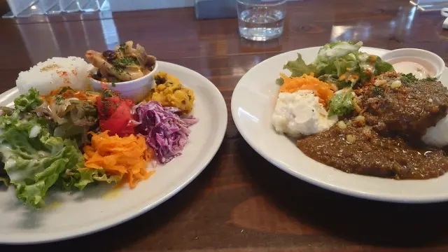 亀の町ストア日替わりランチプレートとキーマカレープレート