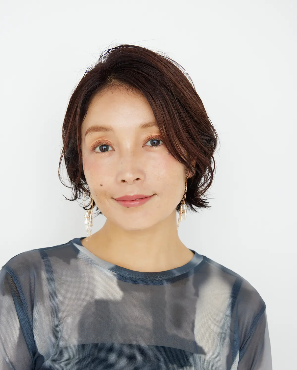 Webエクラ 40代50代　髪型　前から見たくびれボブヘアスタイル