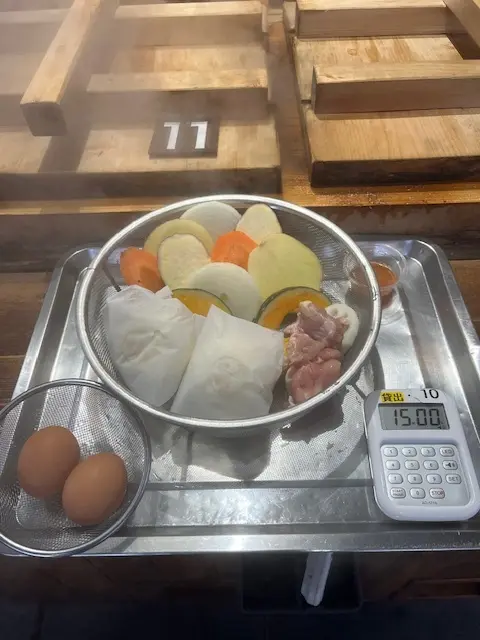 名物鉄輪蒸し。加熱前の様子。