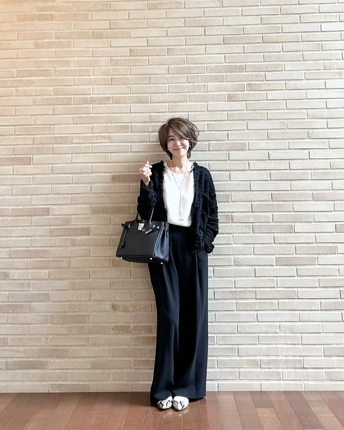 秋の白黒モノトーンコーデ4stylesの画像_3