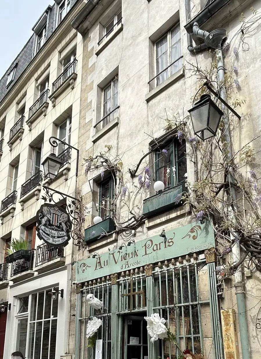 パリ　レストラン「Au Vieux Paris d'Arcole」　