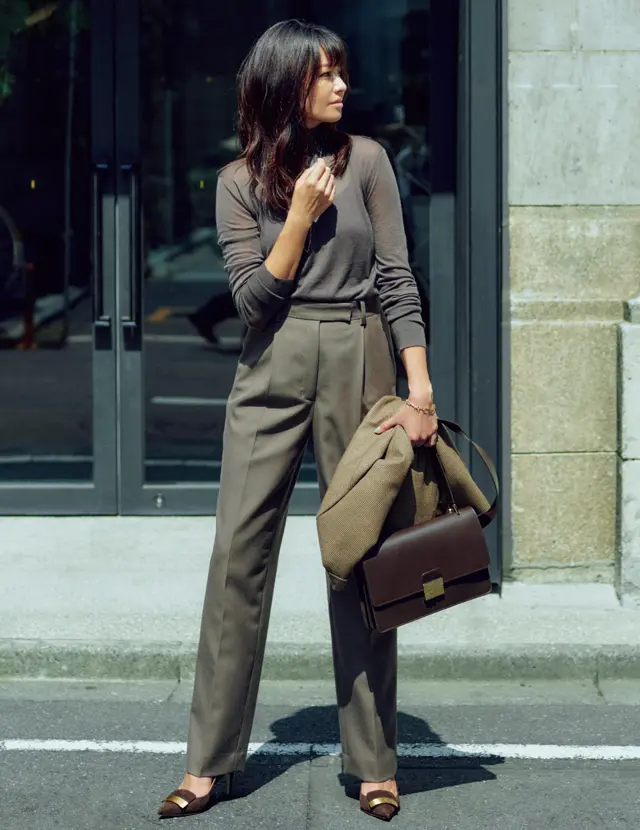 極薄シアーニット＋ハイウエストパンツ　ワンツーコーデ