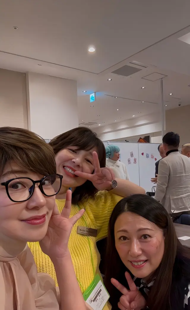 素敵な方とのランチ会はキレイめコーデ。の画像_3