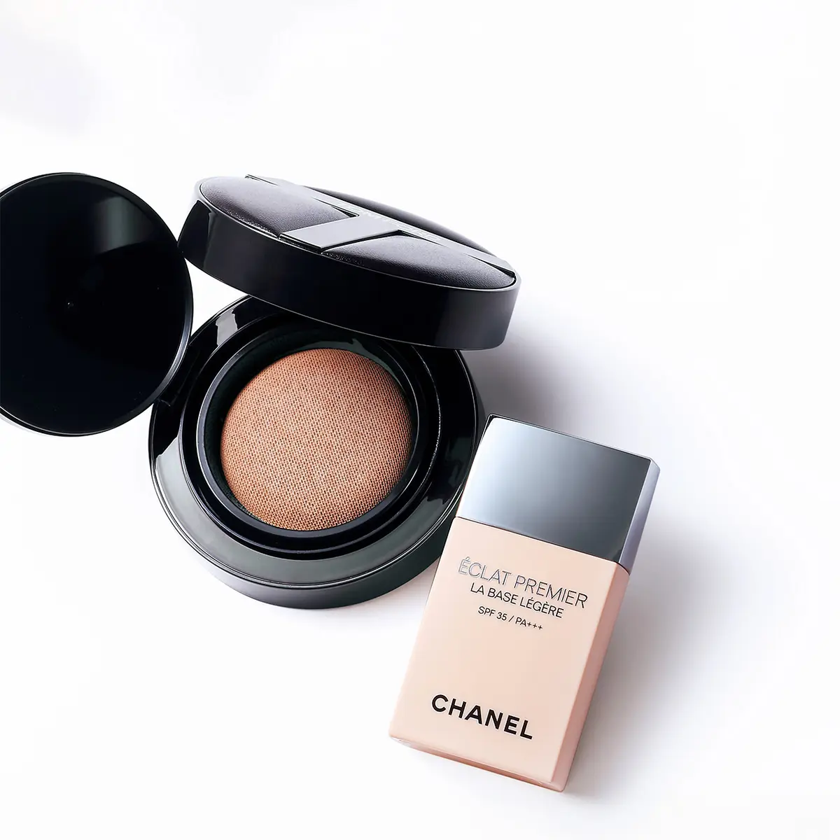 ピンクと、透けるツヤ感で 肌に晴れやかな明るさを