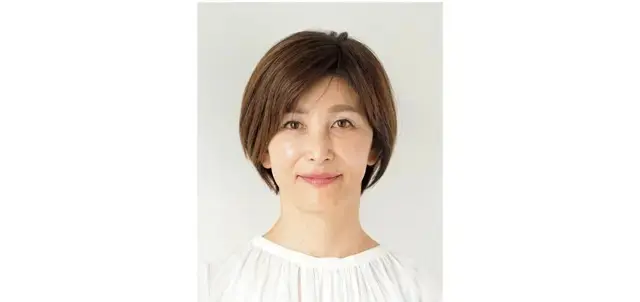 【50代髪型・ヘアスタイル】華やかな毛流れが素敵な“こなれショート”