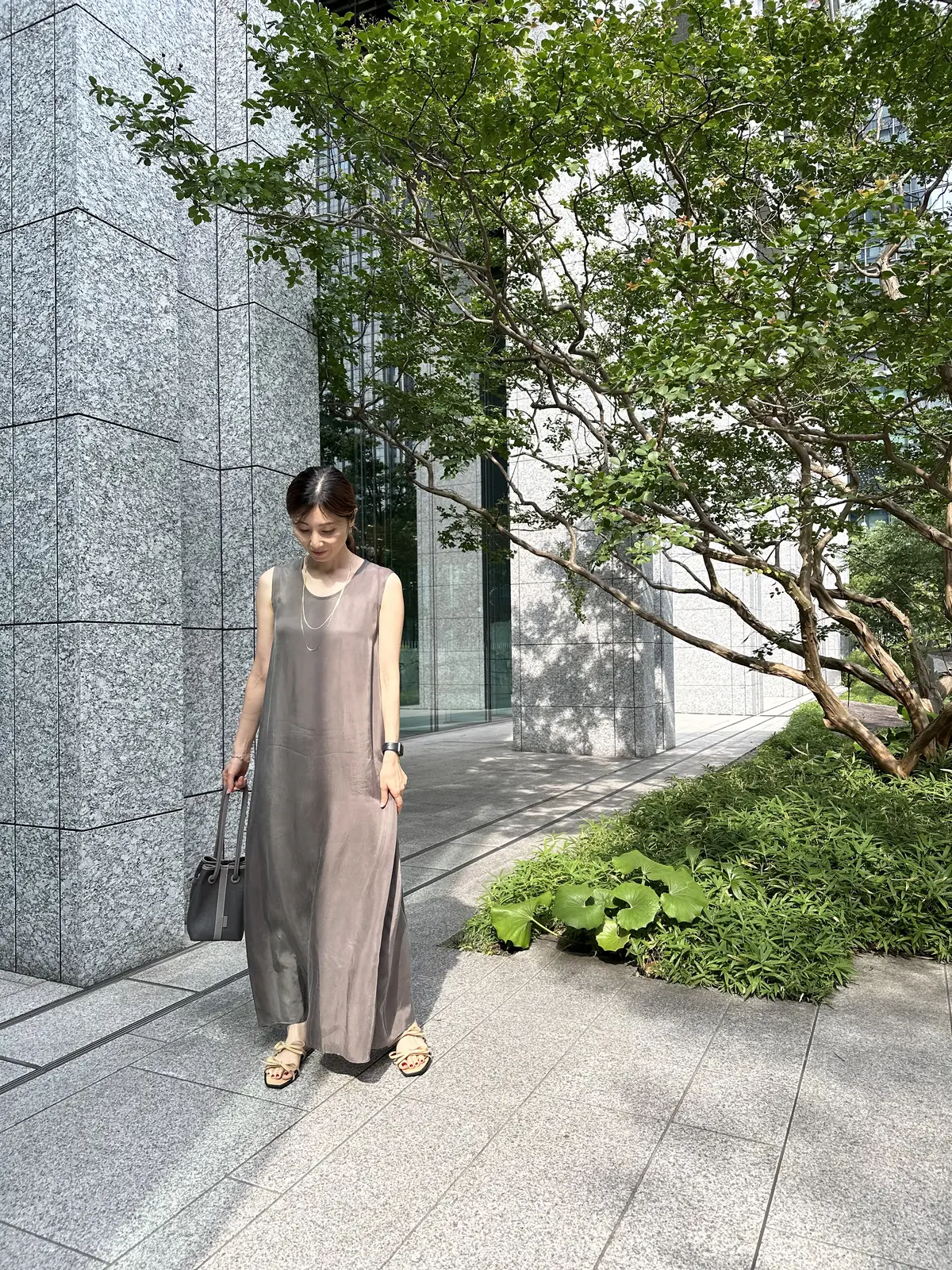 秋まで着れそうなワンピースの画像_1