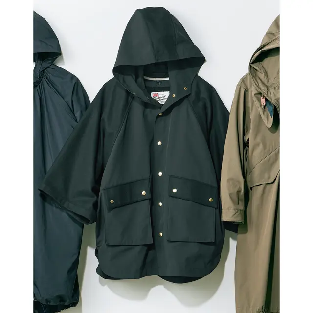 ケープ風シルエットのショートコート