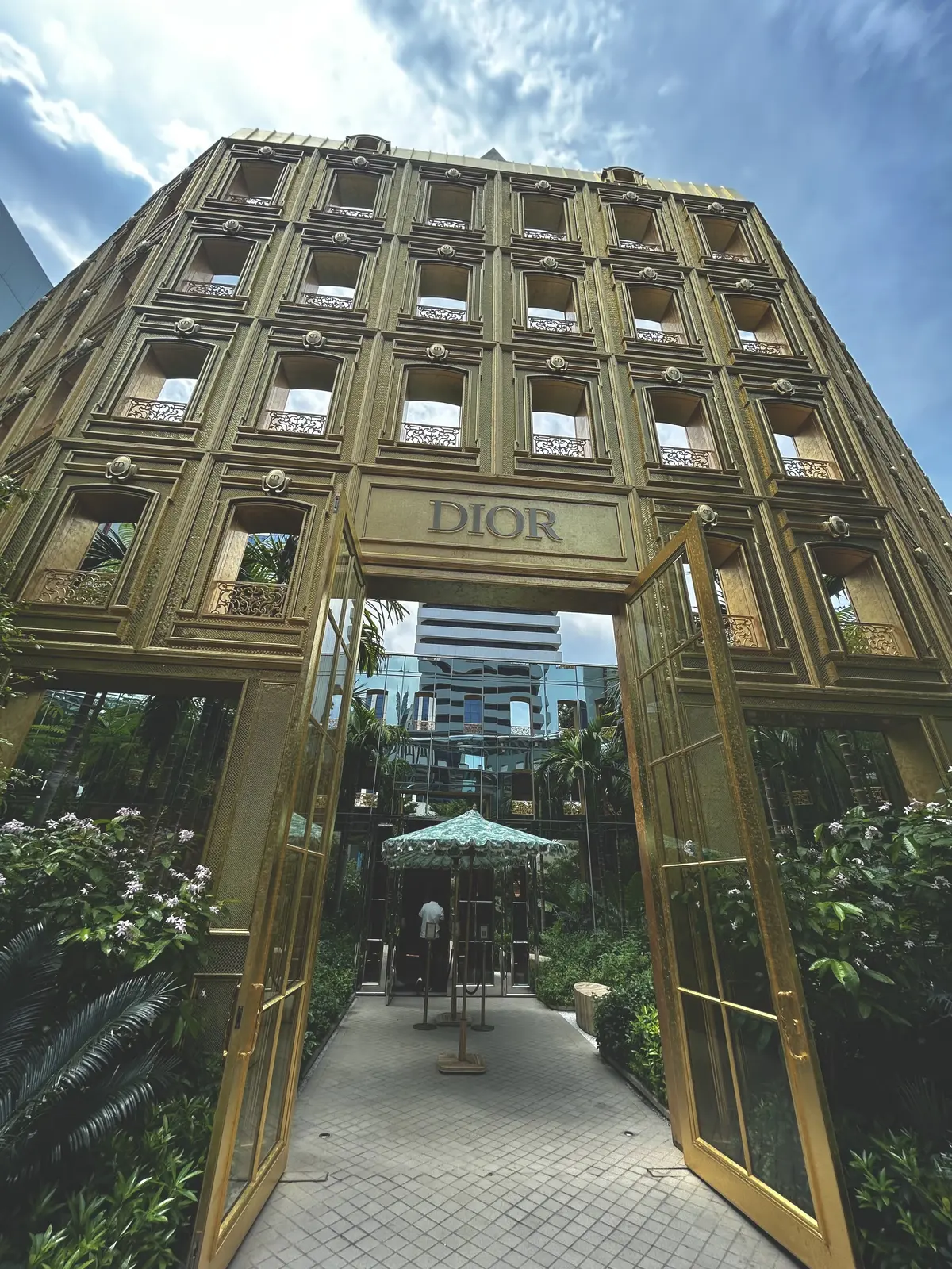 Dior Gold House Bangkok  ディオール・ゴールド・ハウス　バンコク