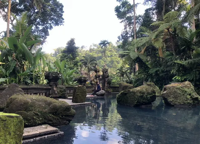 ホーリープール