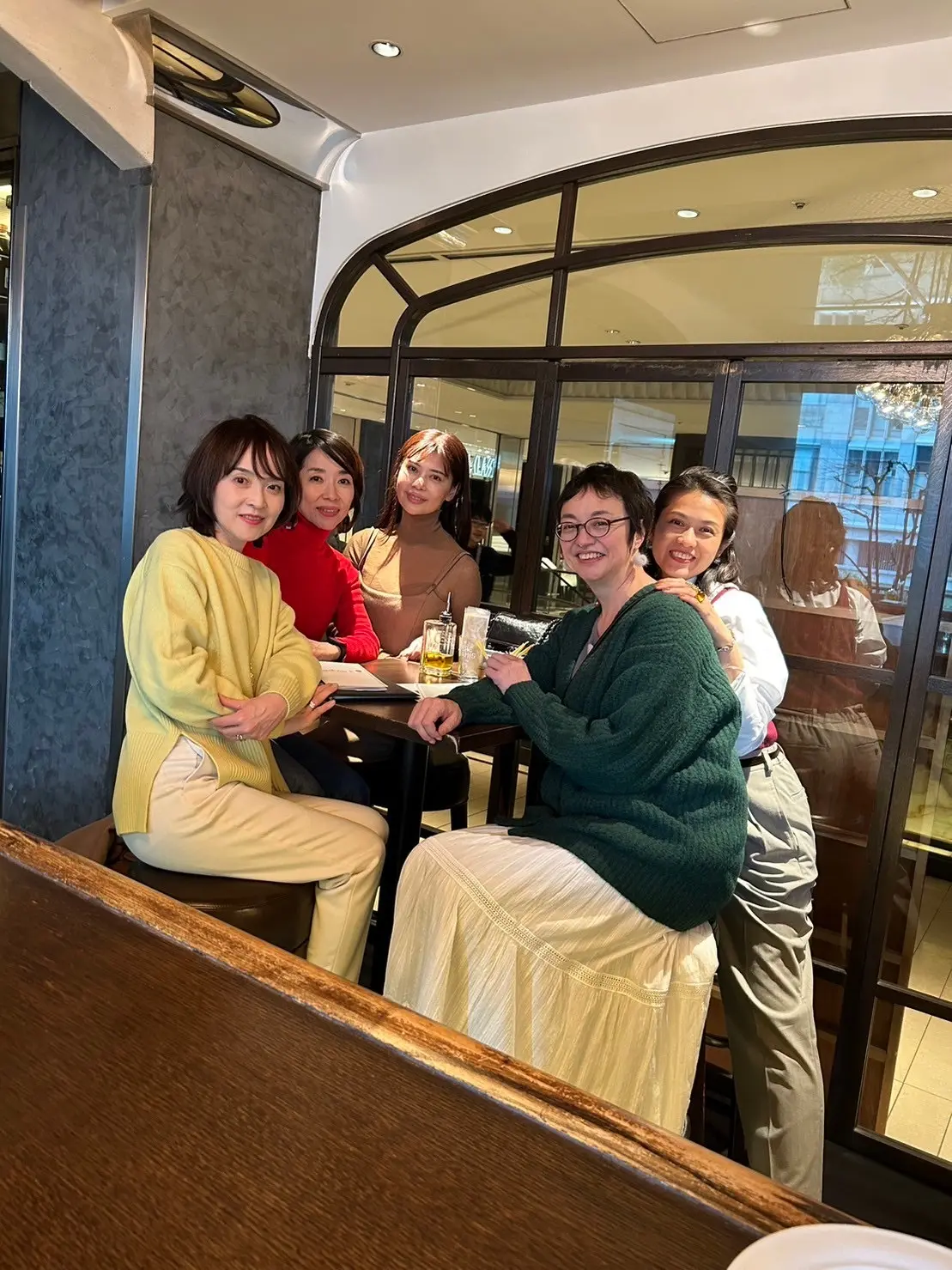 二次会は新丸ビルのバーで