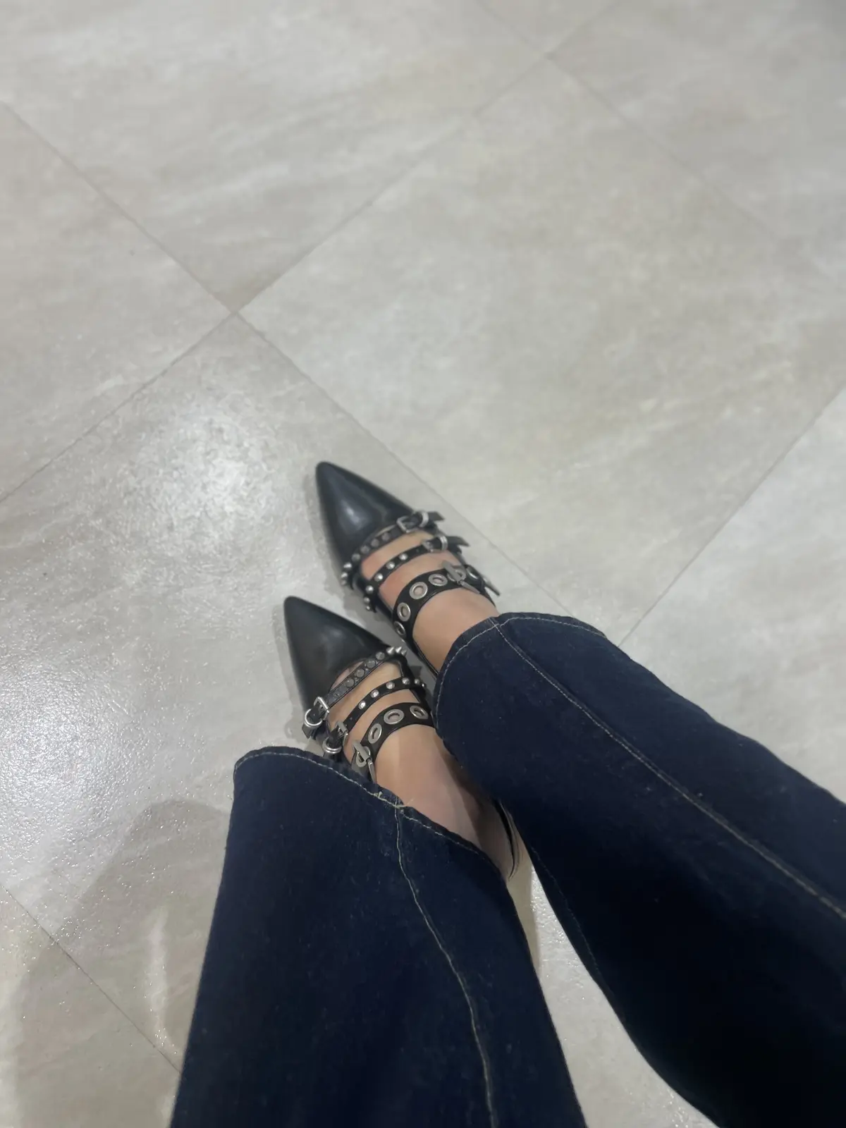 UNIQLO透け感のあるトップスにはスタの画像_3