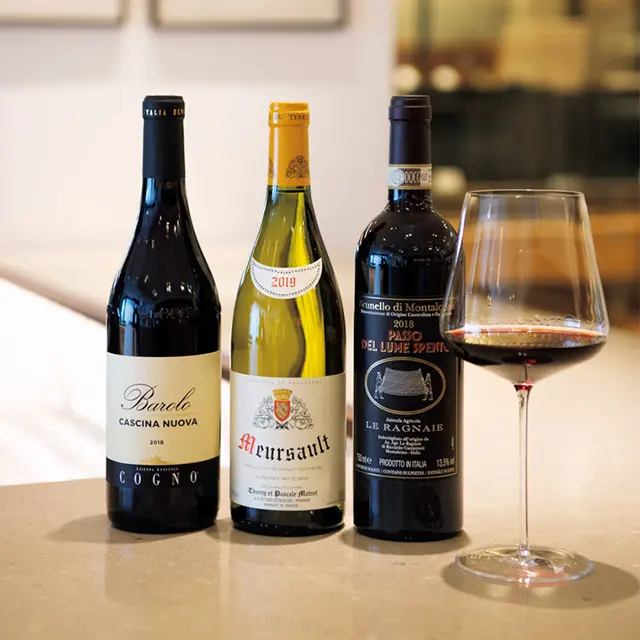 （左から）バローロ・カッシーナ・ヌォーヴァ「エルヴィオ・コーニョ」 （50㎖ ￥990 ～）、ムルソー「マトロ」（50㎖ ￥1,100～）、ブルネッロ・デ ィ・モンタルチーノ「レ・ラニャイエ」（50㎖ ￥1,980～）。定評ある生産 者ばかり