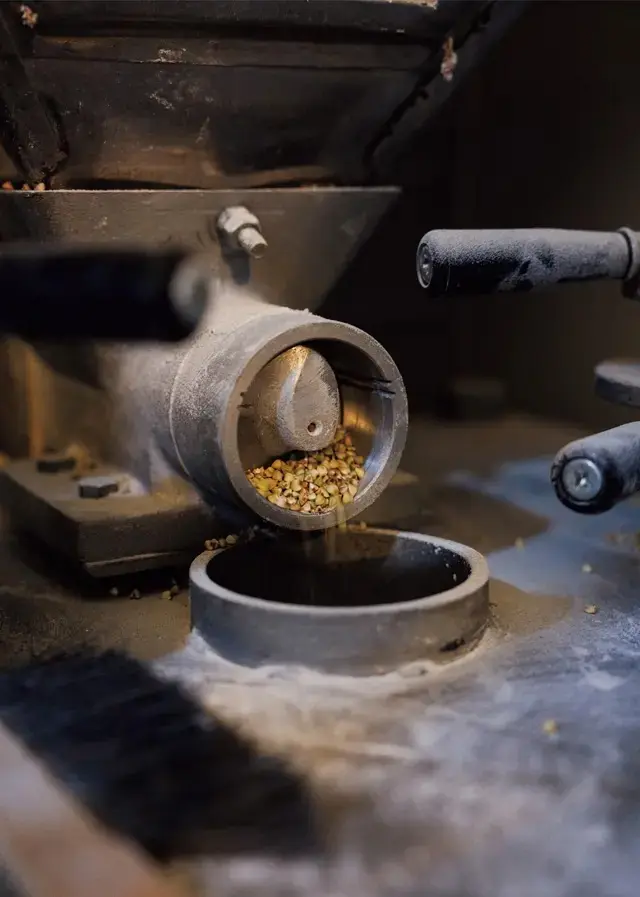 毎朝ひきたてのそば粉を使用