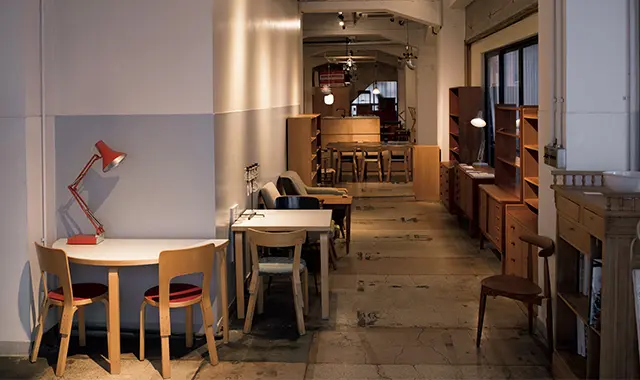 中央には大きなキッチンがあり、さまざまなイベントを開催