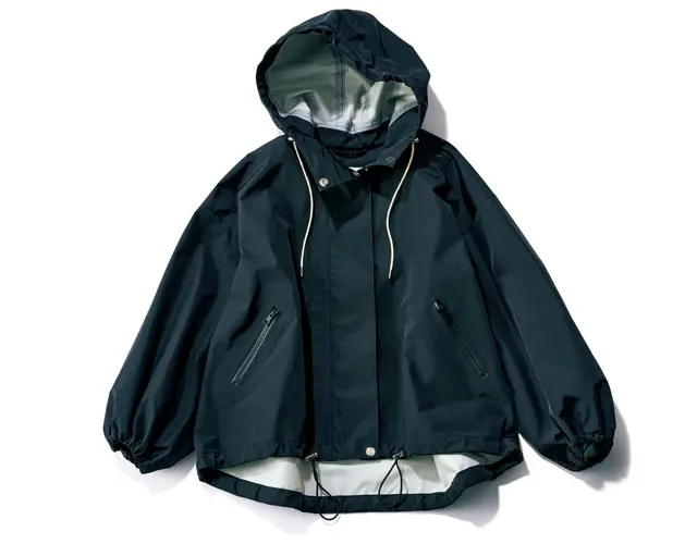 スポーティアウター　マットな質感で個性を発揮するモードなブラック