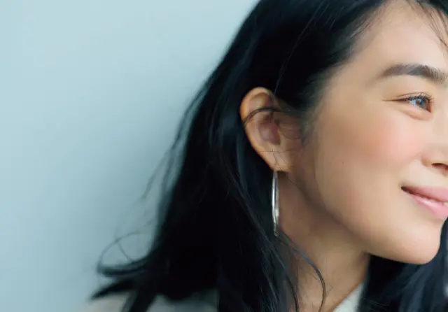 チークは薄づけで