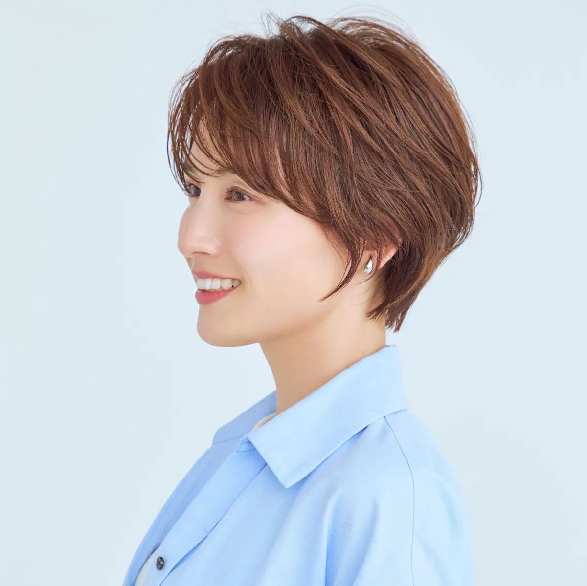 横から見たショートヘアスタイル