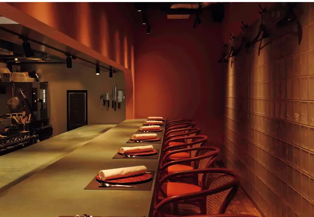 希少なカラーのコルビュジエのチェアが並ぶ