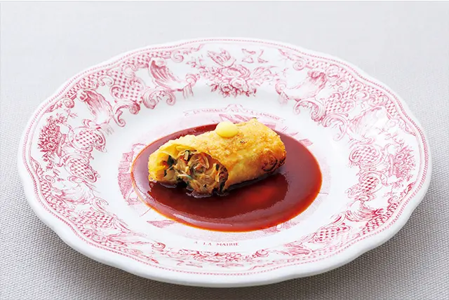 「湯葉で巻いた毛蟹のフリット ワタリガニのアメリケーヌソー ス」