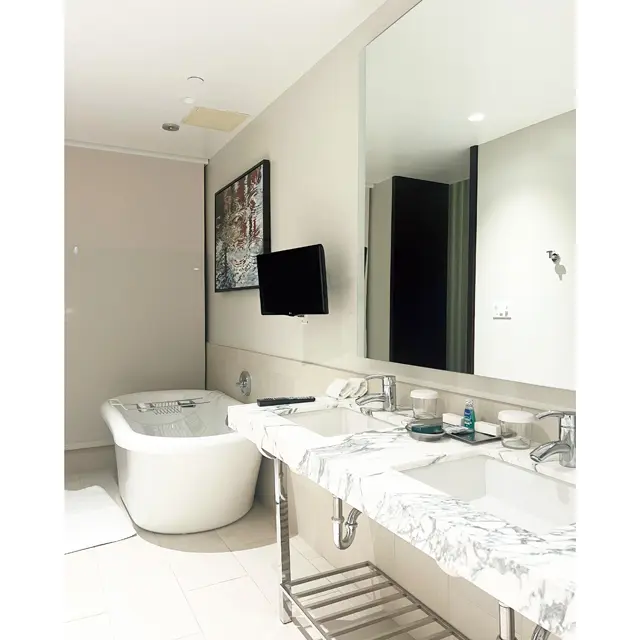 「ヒルトン・クラブ・ウェスト57 thストリート・ニューヨーク」最上階のペントハウスのバスルーム。