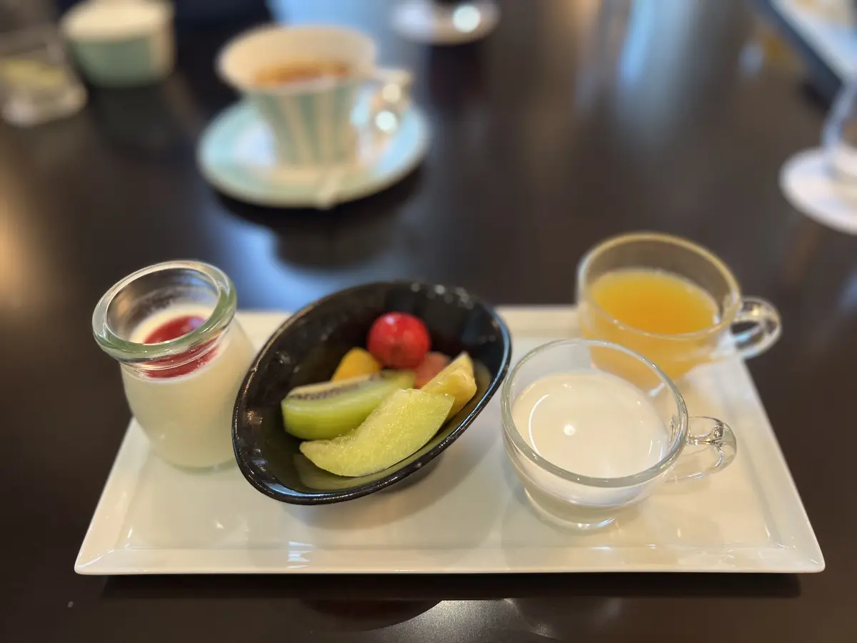 心踊る華やかなワンピースで東京ステーショの画像_7