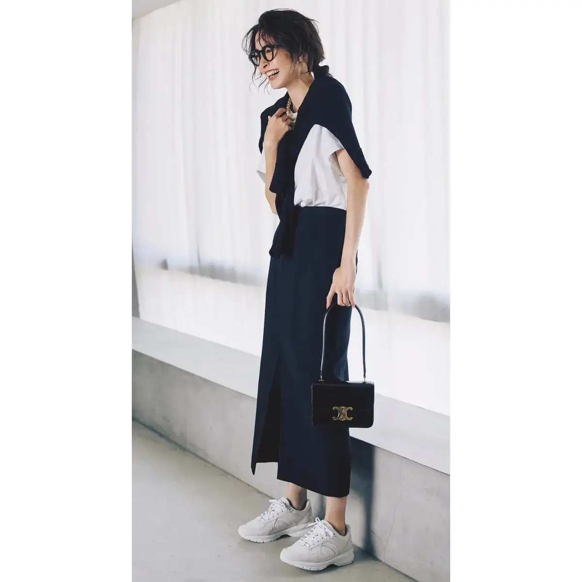 白黒コーデだからかなう、エフォートレスな秋の大人カジュアルスタイル。