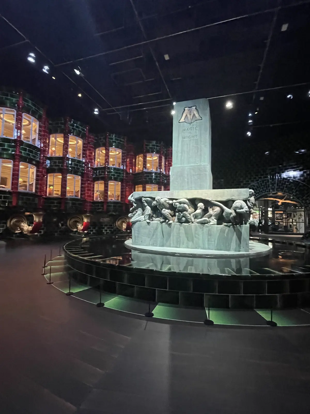 ハリーポッター、ワーナーブラザース、スタジオツアー東京、ワーナーブラザーススタジオツアー東京、 メイキング・オブ・ハリー・ポッター、ワーナー ブラザース スタジオツアー東京メイキング・オブ・ハリー・ポッター、ハリーポッター、現在期間限定、炎のゴブレット、魔法省、噴水、感動、映画のシーン再現、映画のセット、本物、実物、