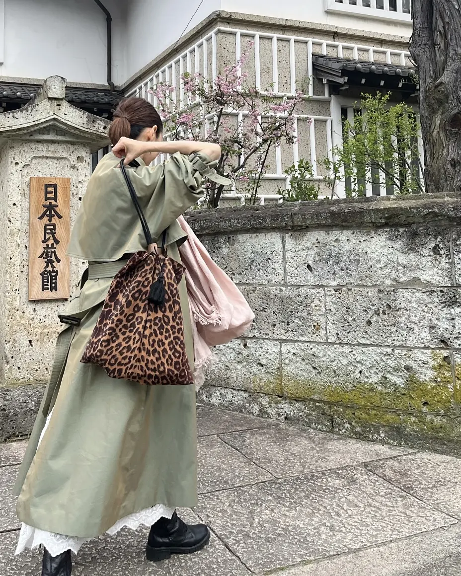 レースワンピースで日本民藝館の画像_4