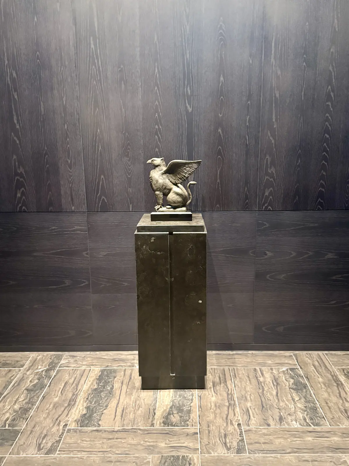 一枚で”華リュクス”なブラウスでホテルスの画像_3