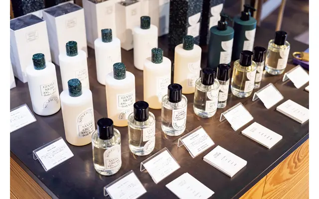 1階はコスメや雑貨、ボタニカルなど、ギフトにもおすすめの商品がそろう。写真は韓国発の自然派コスメ「ノンフィクション」のフレグランスやボディソープ