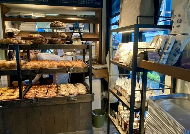 早朝から！　雨でも！　大人気ベーカリーカの画像_4