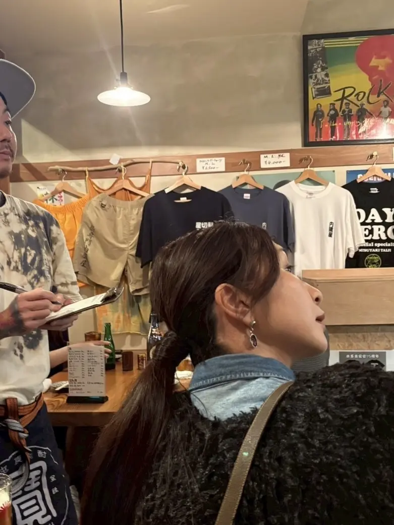 予約の出来ないもつ焼きの店。ファッションの画像_9