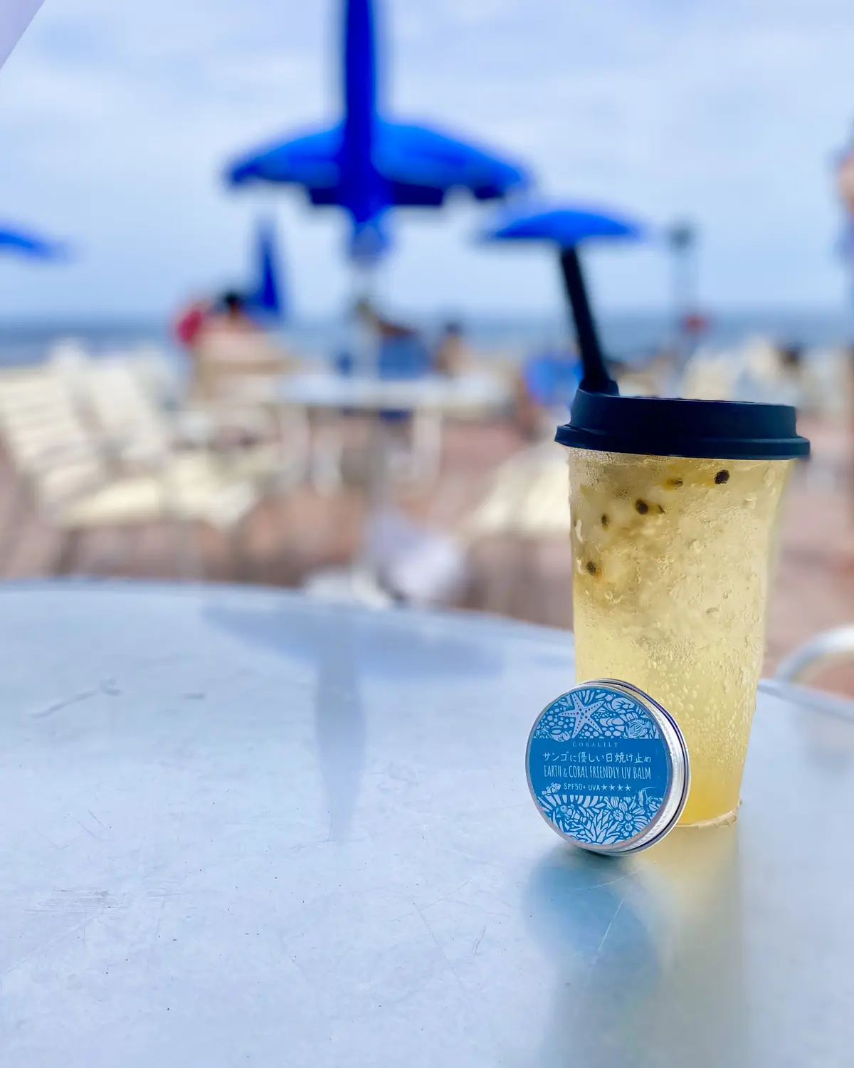 プールサイドにバーもありドリンク頼めます