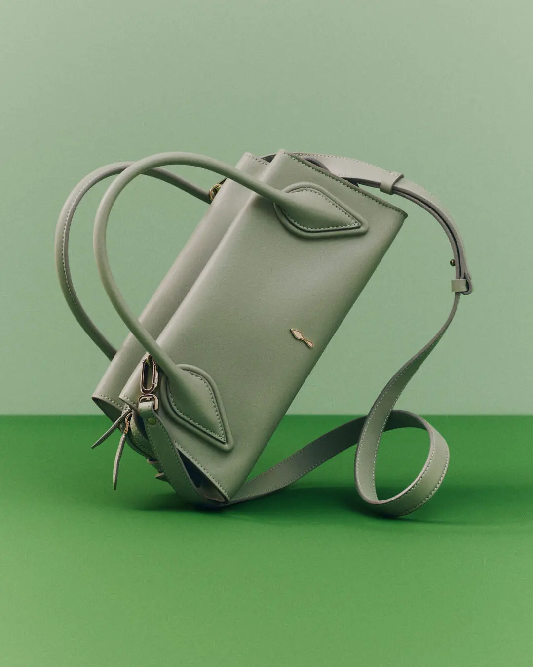 クリスチャン ルブタン　バッグ「ヴィーナス」ミニ クロスボディ