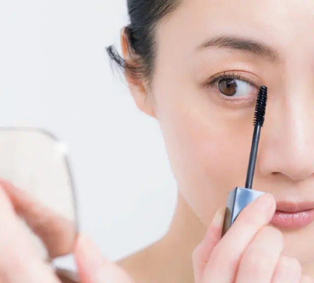 目頭、目じりの隠れまつ毛をしっかり掘り起こす